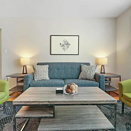 Modern & Comfy 2Br Apartment Close To Dining - Bell 2C